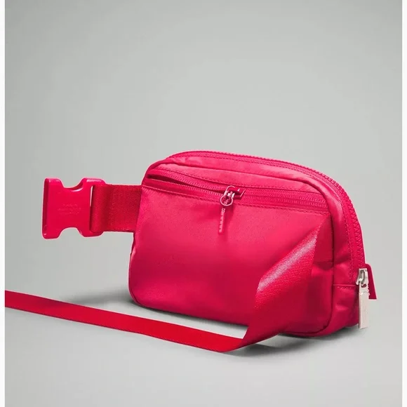 NWT Lululemon Wear Everywhere belt bag 1L Cherry Mist sold out - Picture 5 of 7